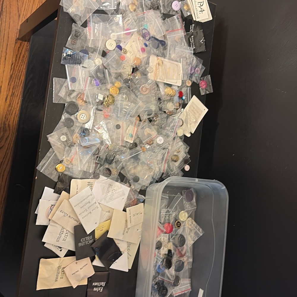 Lots of misc beautiful buttons from 30+ years. Mostly all still in packages.